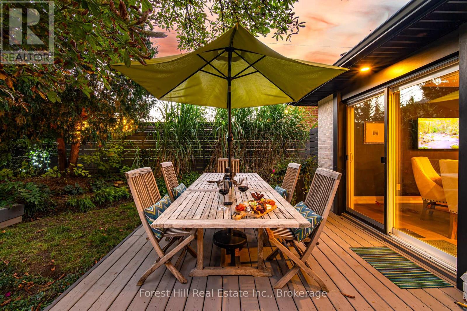 28 Decarie Circle, Toronto, Ontario  M9B 3H9 - Photo 36 - W12453198