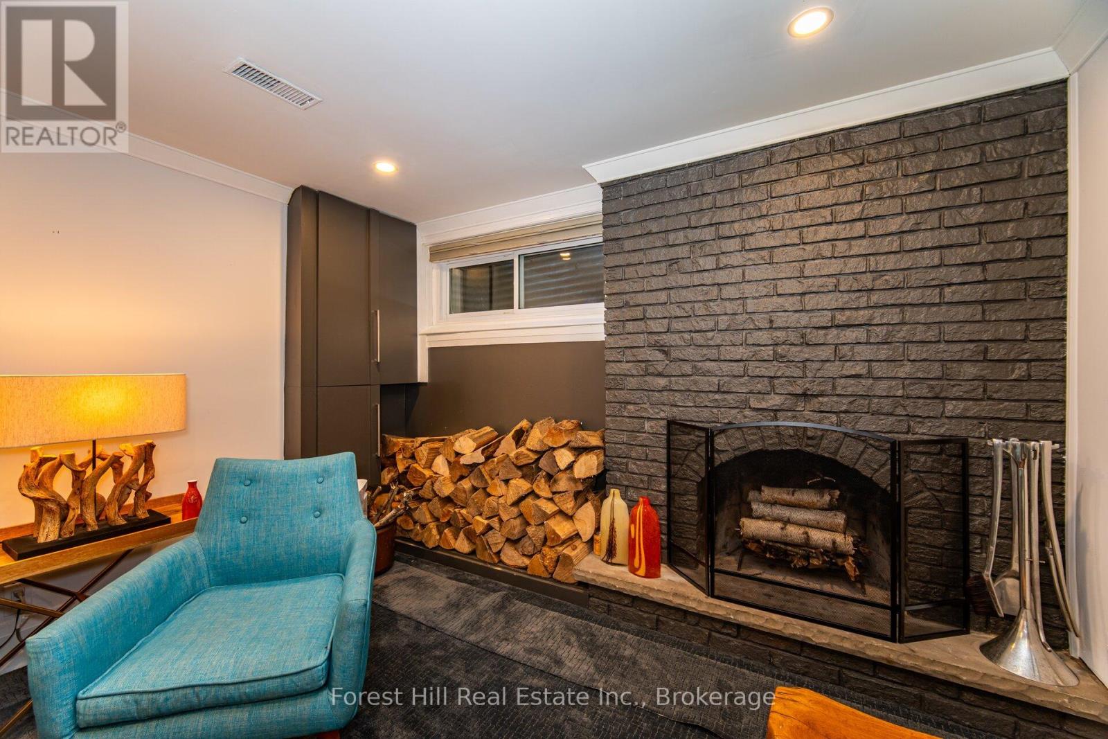 28 Decarie Circle, Toronto, Ontario  M9B 3H9 - Photo 22 - W12453198