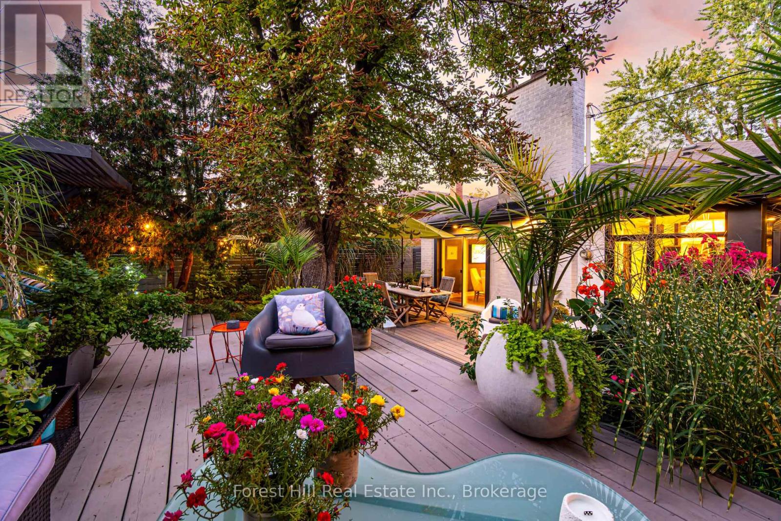 28 Decarie Circle, Toronto, Ontario  M9B 3H9 - Photo 41 - W12453198
