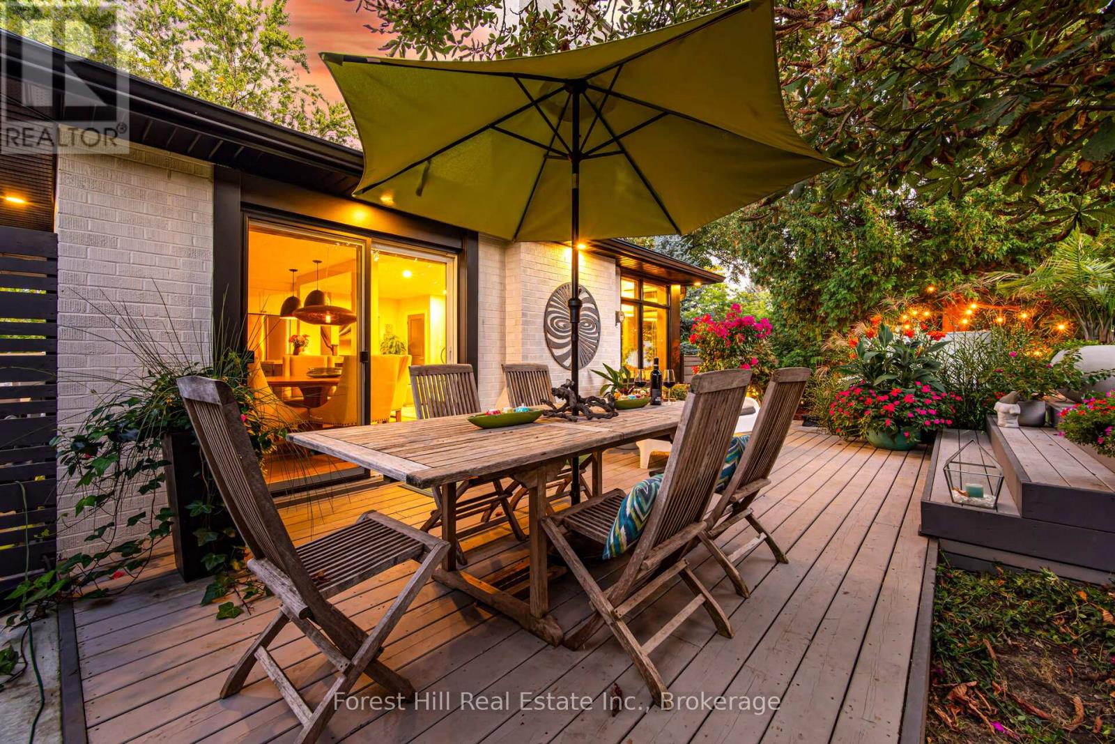 28 Decarie Circle, Toronto, Ontario  M9B 3H9 - Photo 37 - W12453198