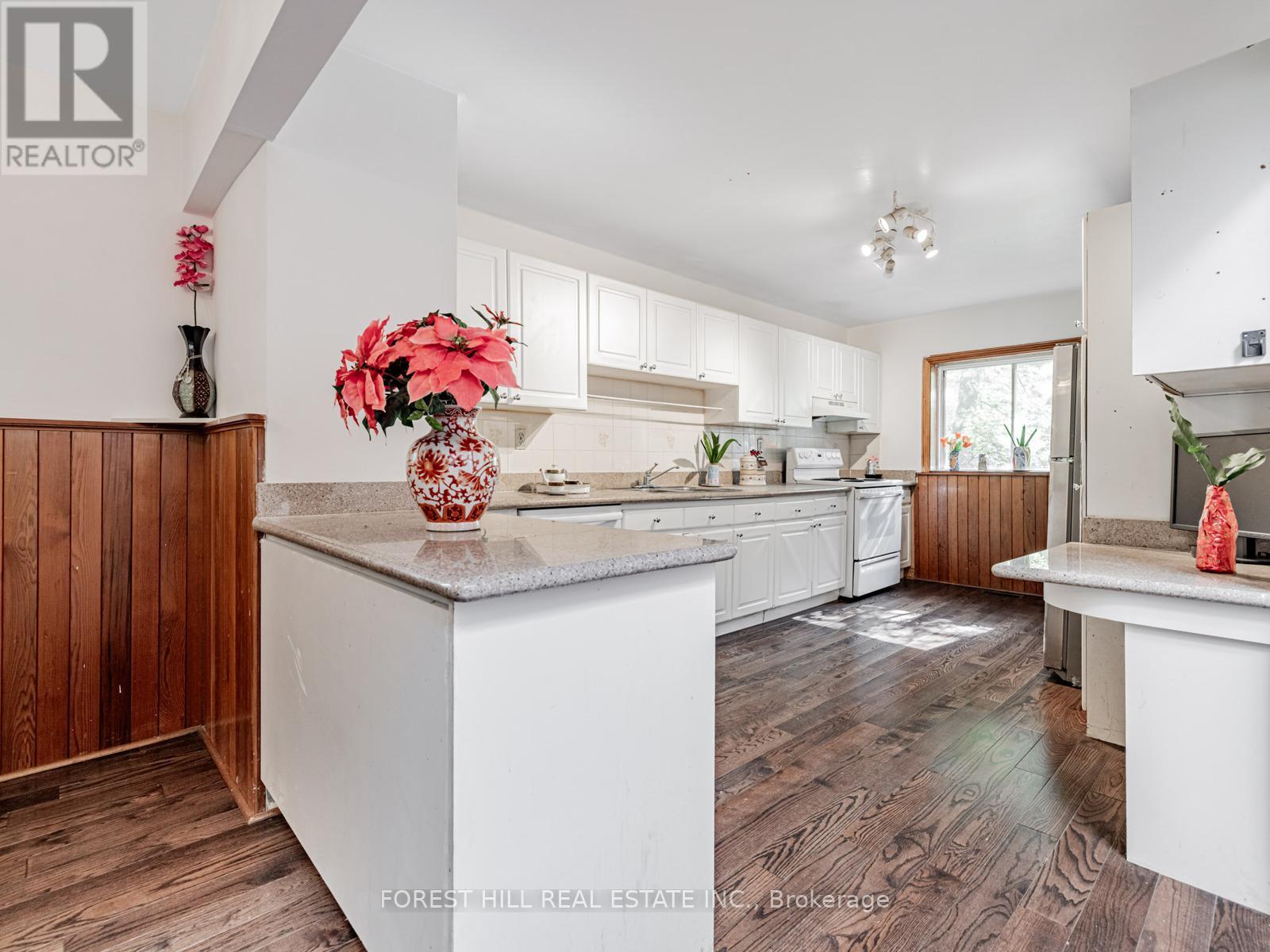 309 Hillcrest Avenue, Toronto (Willowdale East), Ontario  M2N 3P5 - Photo 3 - C12453977