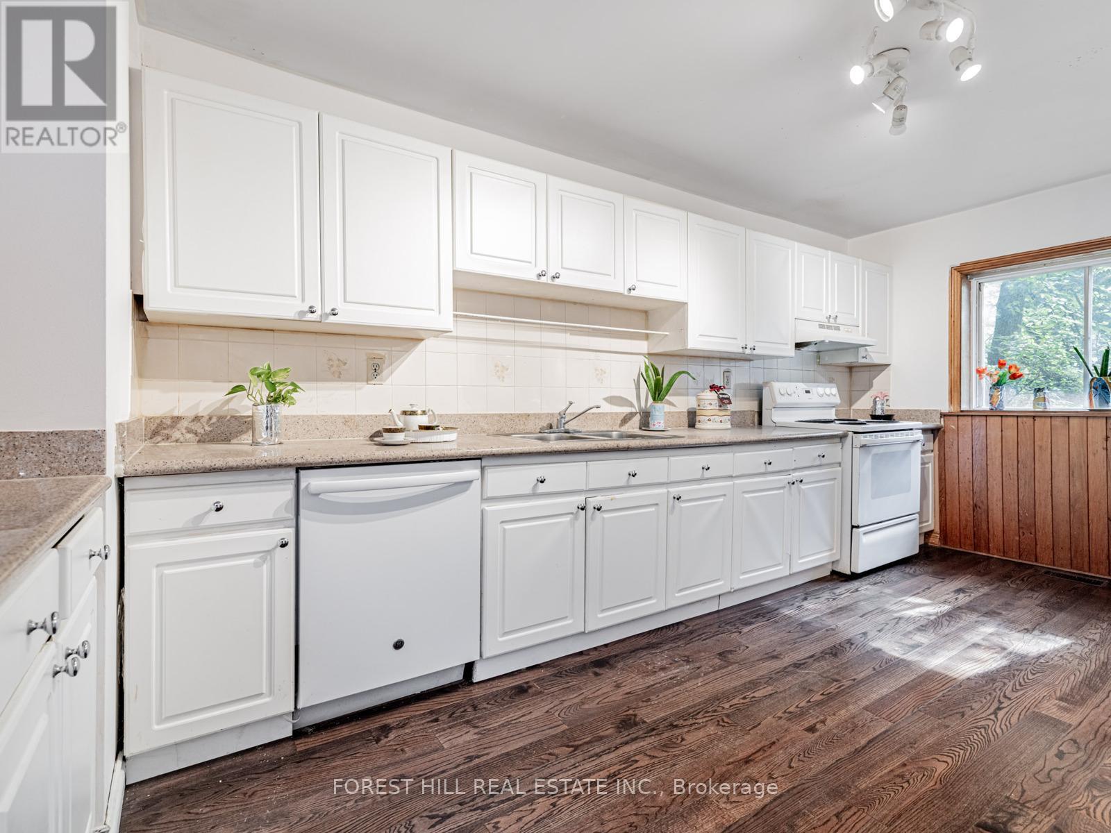 309 Hillcrest Avenue, Toronto (Willowdale East), Ontario  M2N 3P5 - Photo 4 - C12453977