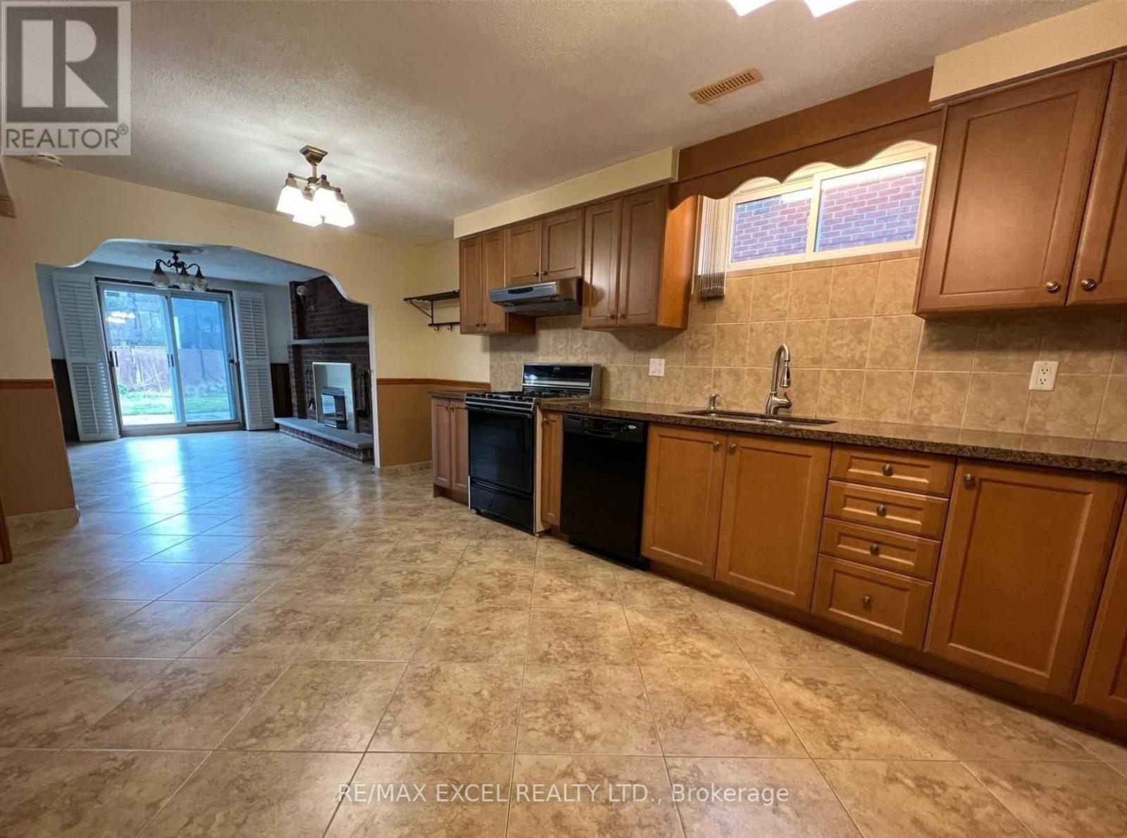 Lower - 71 Hickorynut Drive, Toronto, Ontario  M2J 4W6 - Photo 4 - C12454071