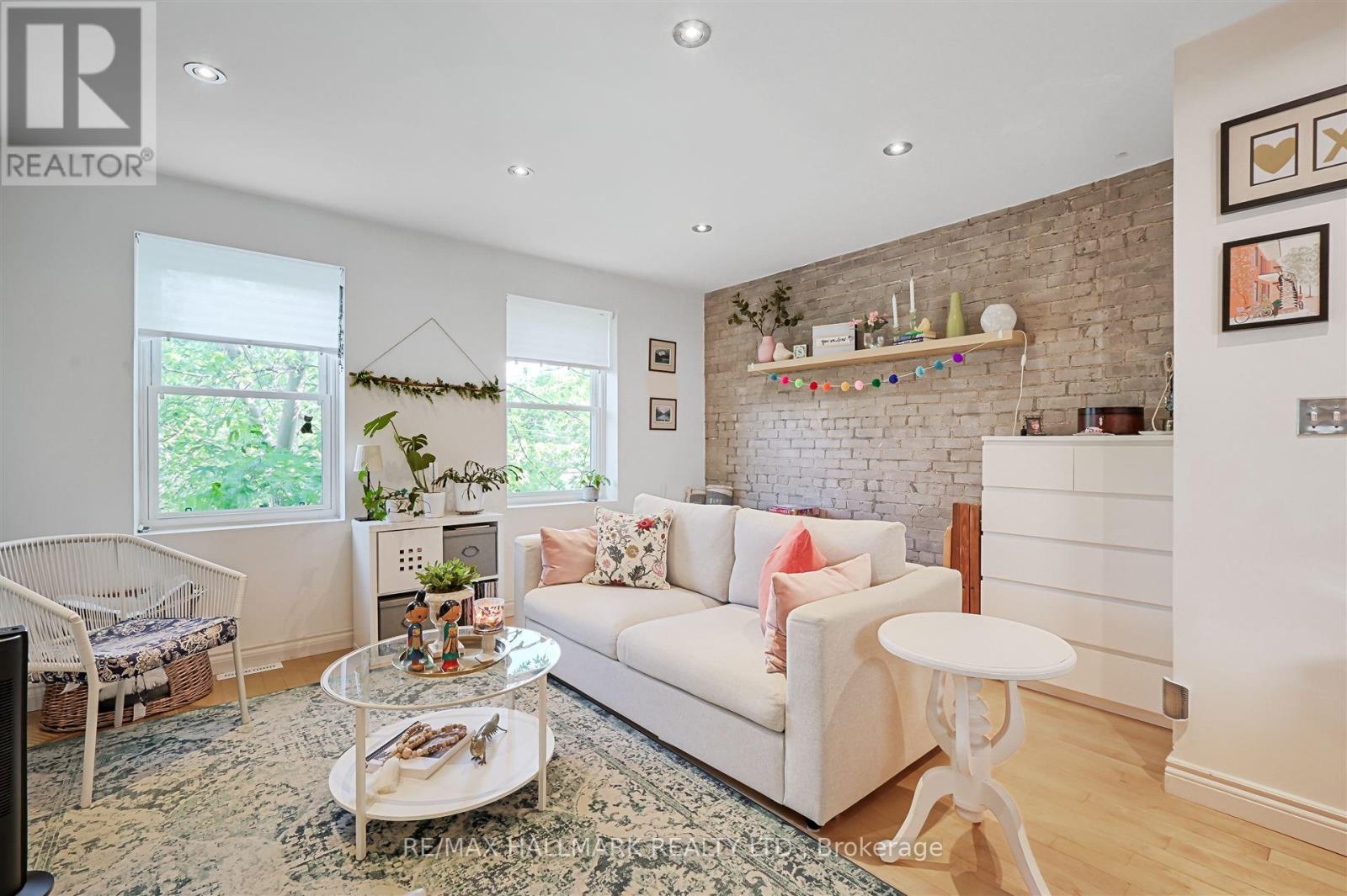 1926 Gerrard Street E, Toronto (Woodbine Corridor), Ontario  M4L 2C1 - Photo 11 - E12454012