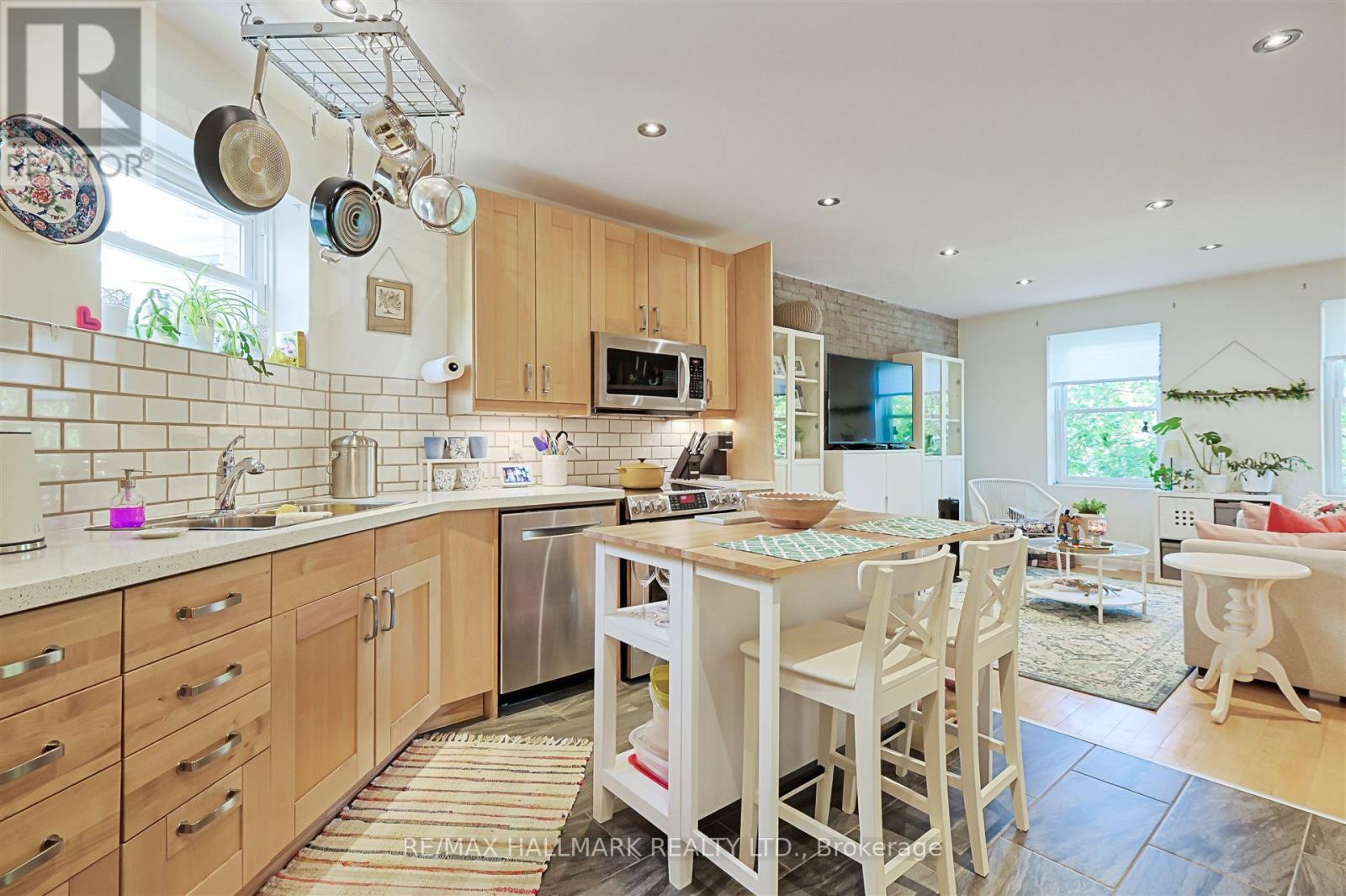 1926 Gerrard Street E, Toronto (Woodbine Corridor), Ontario  M4L 2C1 - Photo 4 - E12454012