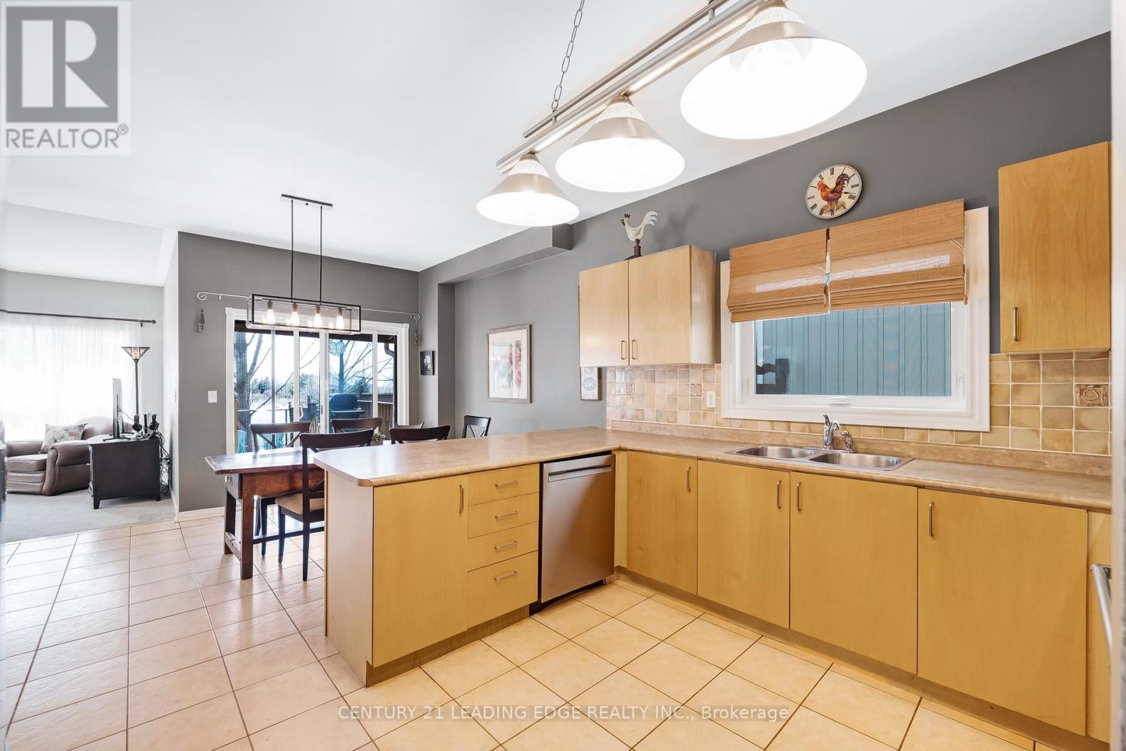 53 Kinross Avenue, Whitby, Ontario  L1M 2C4 - Photo 4 - E12454095