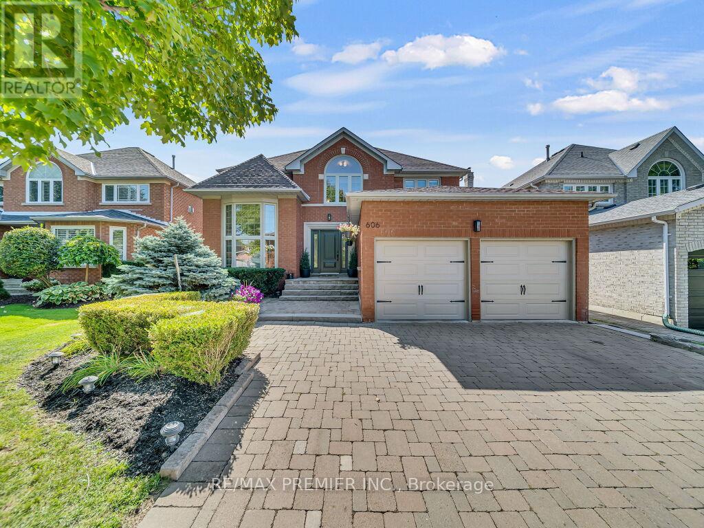 606 BROOKER RIDGE, Newmarket, Ontario