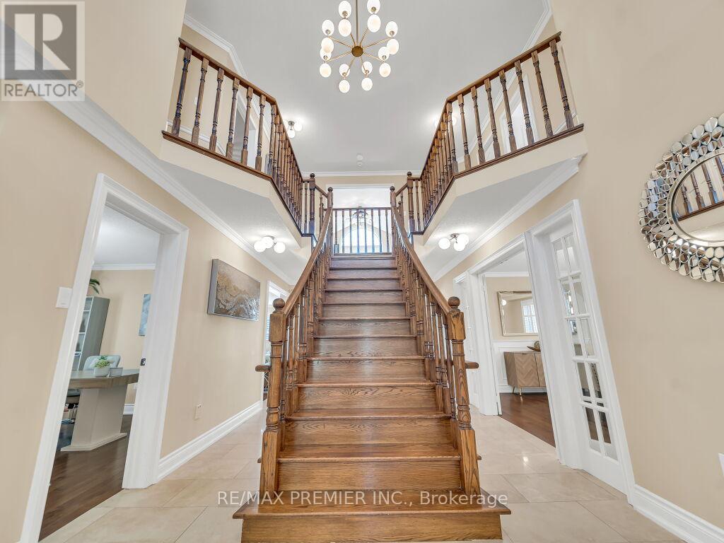 606 Brooker Ridge, Newmarket, Ontario  L3X 1V7 - Photo 10 - N12453939