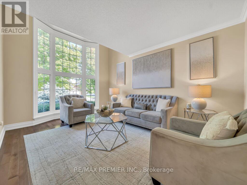 606 Brooker Ridge, Newmarket, Ontario  L3X 1V7 - Photo 11 - N12453939