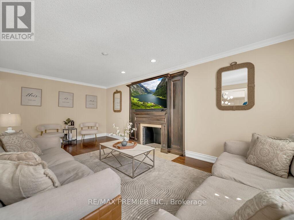 606 Brooker Ridge, Newmarket, Ontario  L3X 1V7 - Photo 16 - N12453939