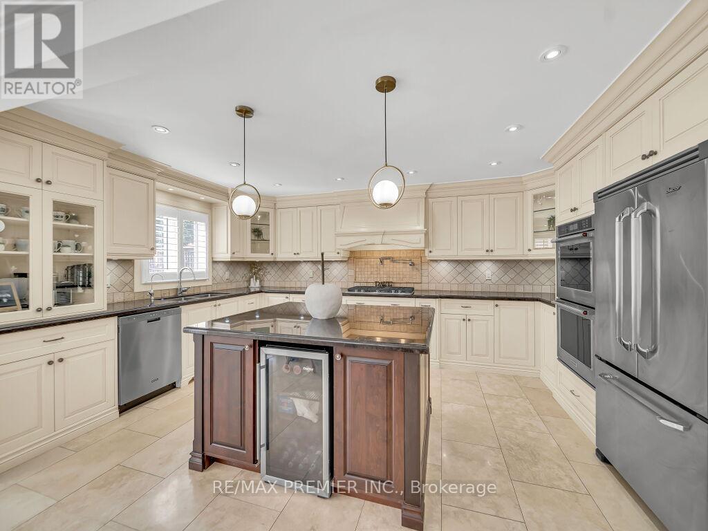 606 Brooker Ridge, Newmarket, Ontario  L3X 1V7 - Photo 18 - N12453939