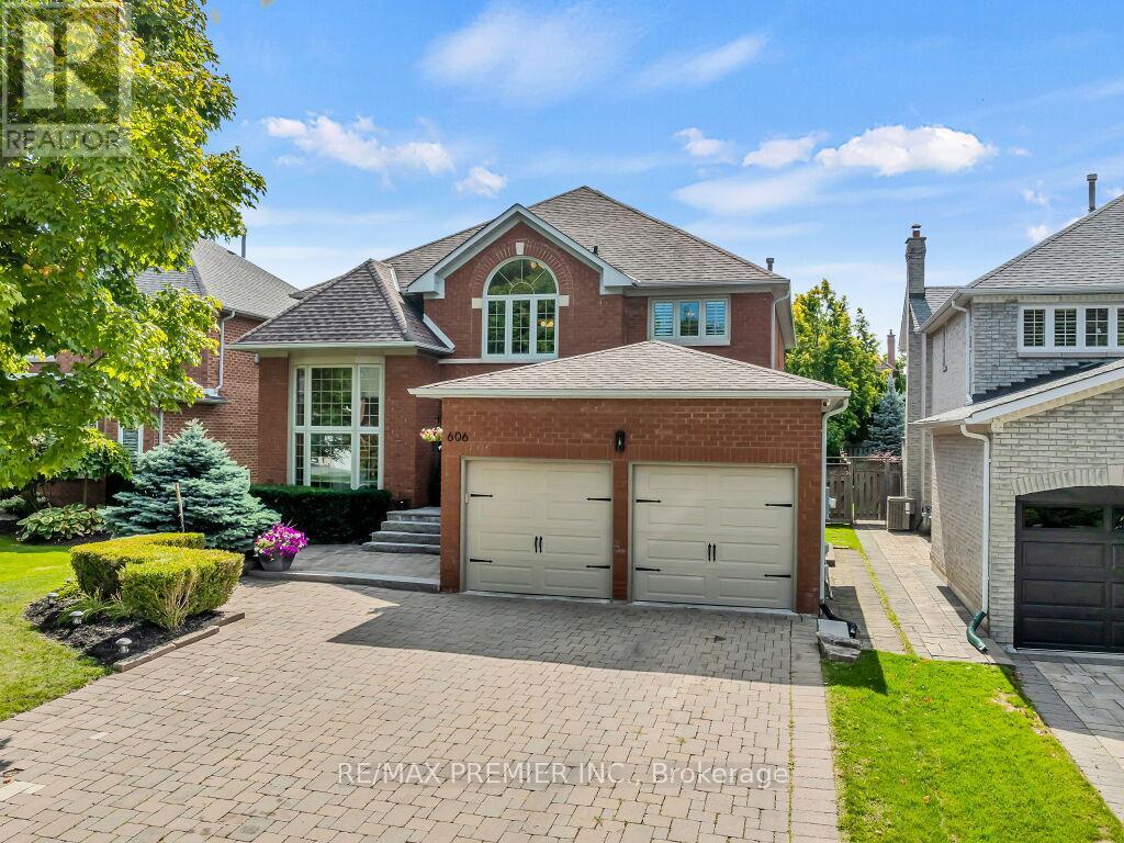 606 Brooker Ridge, Newmarket, Ontario  L3X 1V7 - Photo 2 - N12453939