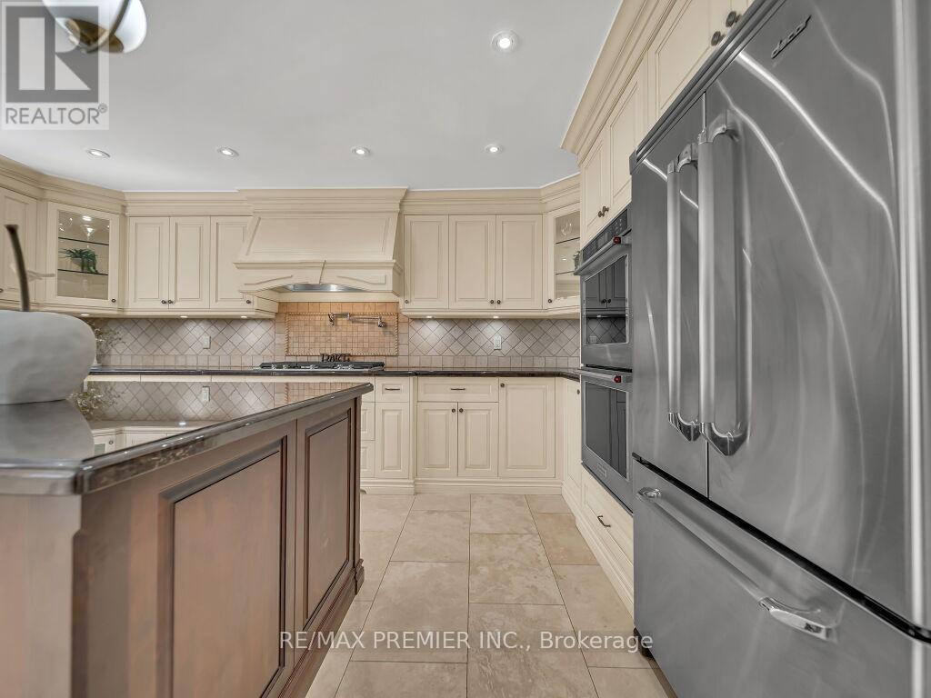 606 Brooker Ridge, Newmarket, Ontario  L3X 1V7 - Photo 20 - N12453939