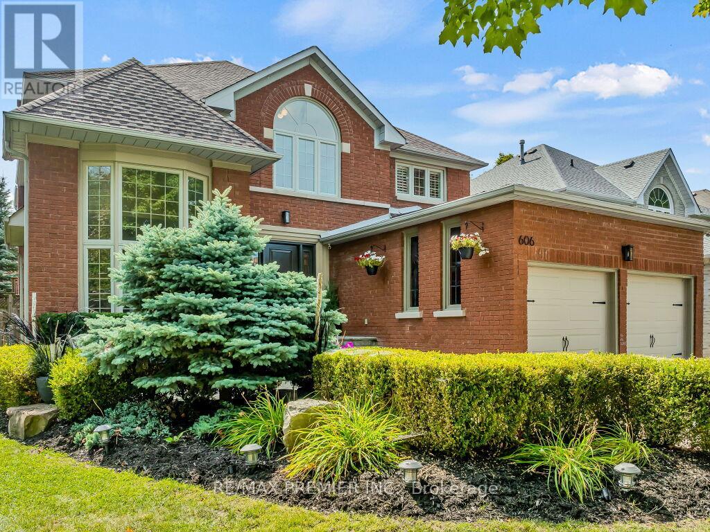606 Brooker Ridge, Newmarket, Ontario  L3X 1V7 - Photo 3 - N12453939