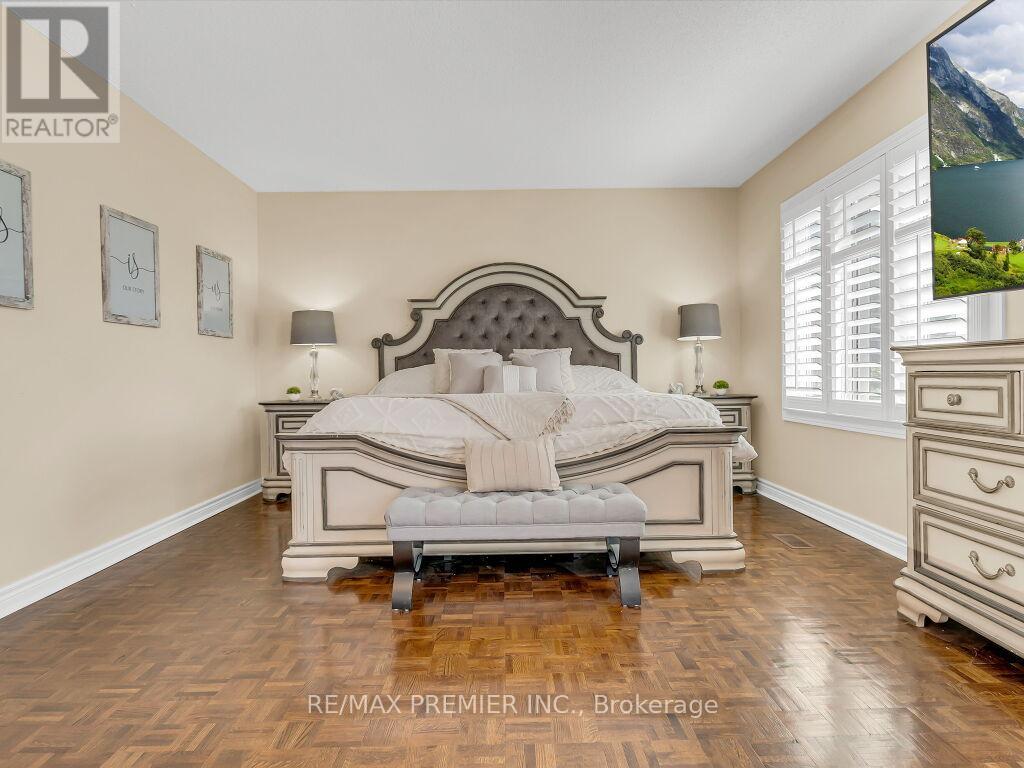 606 Brooker Ridge, Newmarket, Ontario  L3X 1V7 - Photo 31 - N12453939