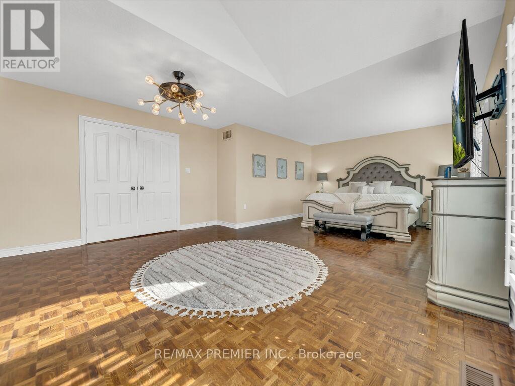 606 Brooker Ridge, Newmarket, Ontario  L3X 1V7 - Photo 32 - N12453939
