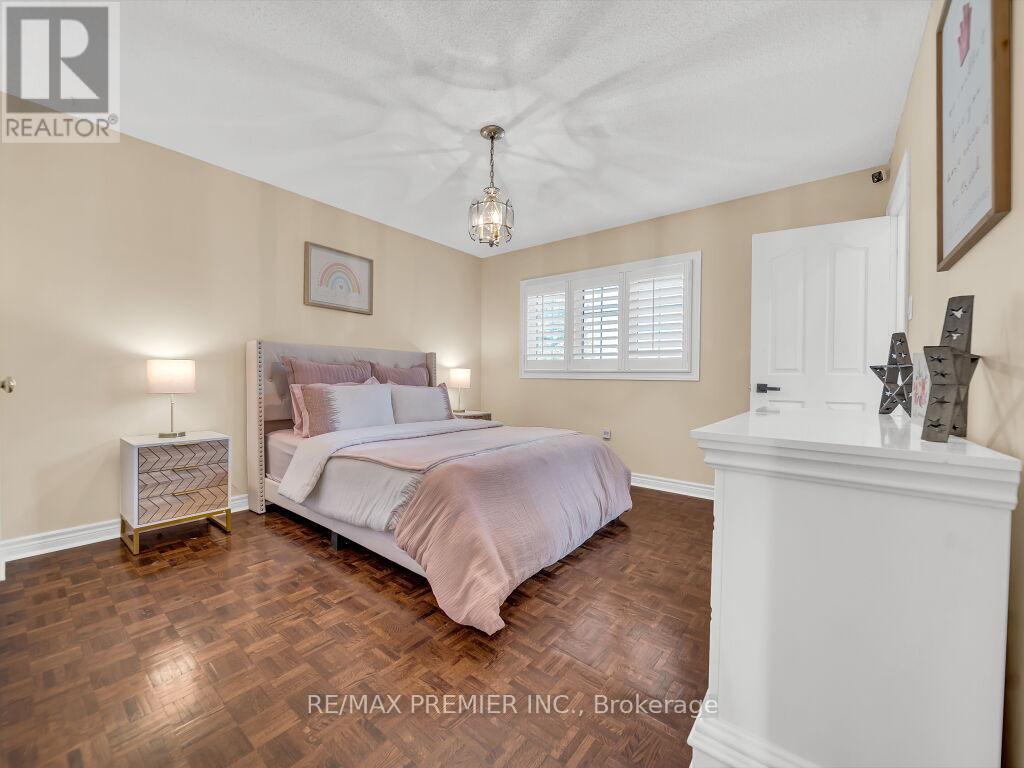 606 Brooker Ridge, Newmarket, Ontario  L3X 1V7 - Photo 35 - N12453939