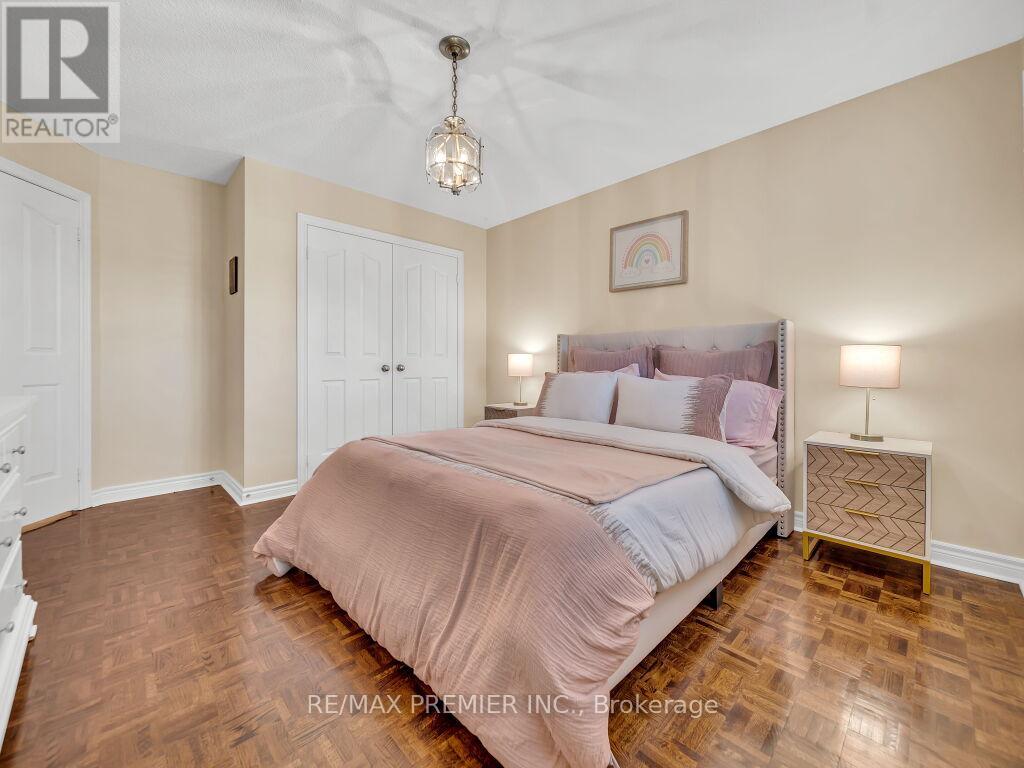 606 Brooker Ridge, Newmarket, Ontario  L3X 1V7 - Photo 36 - N12453939