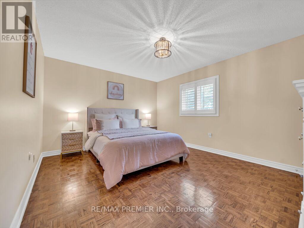 606 Brooker Ridge, Newmarket, Ontario  L3X 1V7 - Photo 41 - N12453939