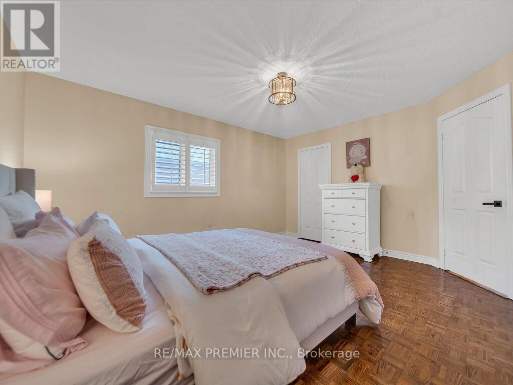 606 Brooker Ridge, Newmarket, Ontario  L3X 1V7 - Photo 42 - N12453939
