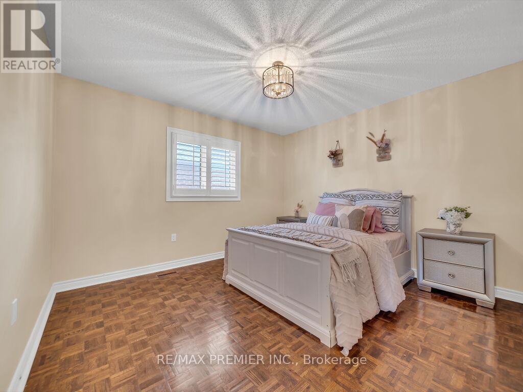 606 Brooker Ridge, Newmarket, Ontario  L3X 1V7 - Photo 43 - N12453939
