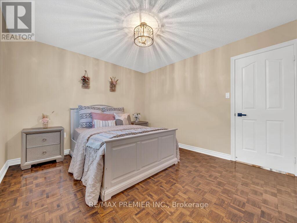 606 Brooker Ridge, Newmarket, Ontario  L3X 1V7 - Photo 44 - N12453939