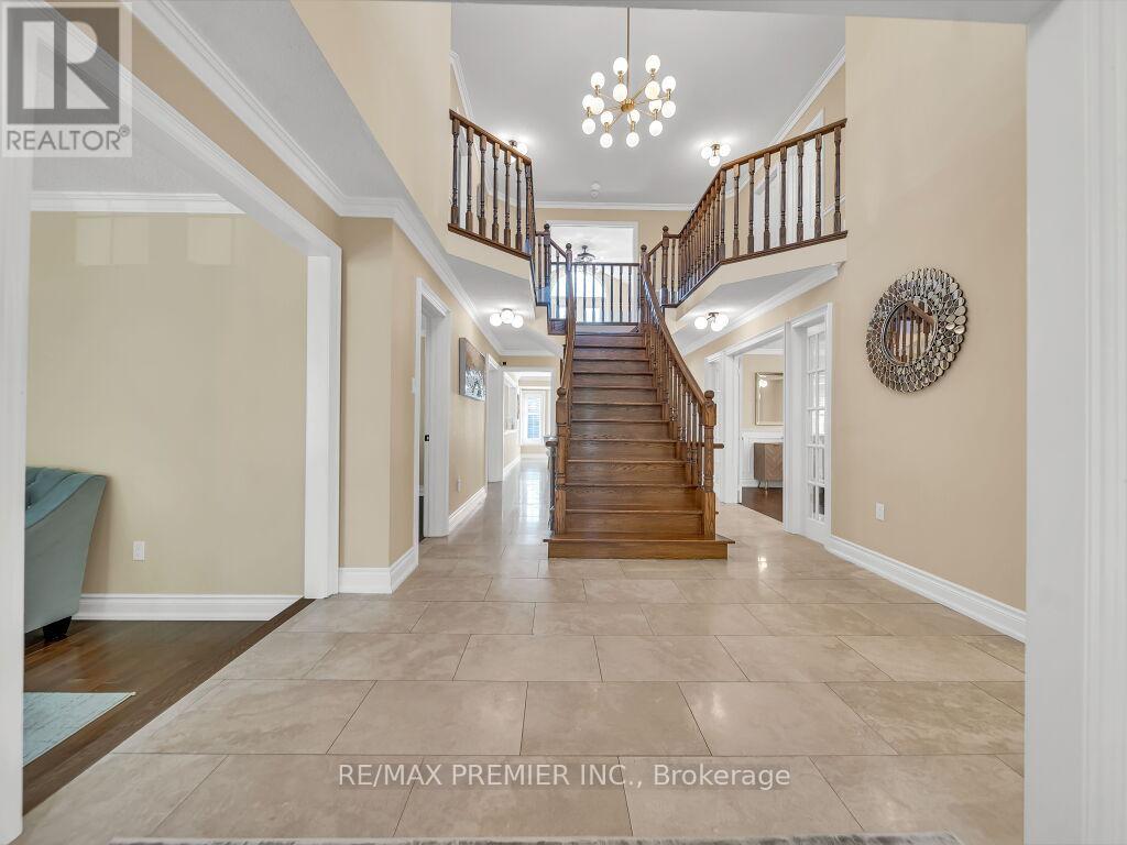 606 Brooker Ridge, Newmarket, Ontario  L3X 1V7 - Photo 8 - N12453939