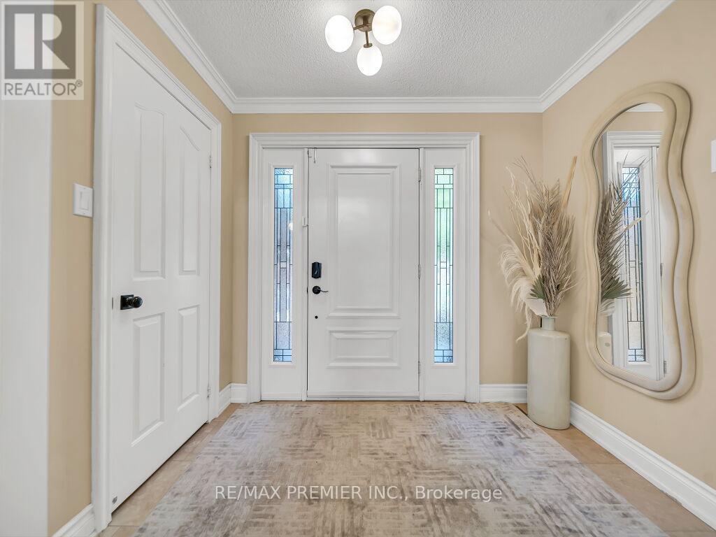 606 Brooker Ridge, Newmarket, Ontario  L3X 1V7 - Photo 9 - N12453939