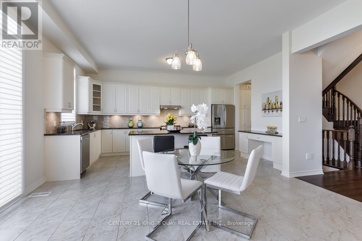 72 Joseph Hartman Crescent, Aurora, Ontario  L4G 1C9 - Photo 10 - N12453959