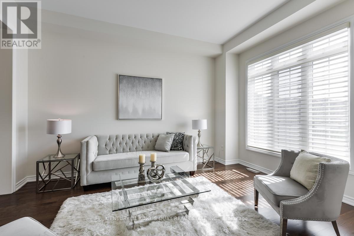 72 Joseph Hartman Crescent, Aurora, Ontario  L4G 1C9 - Photo 4 - N12453959