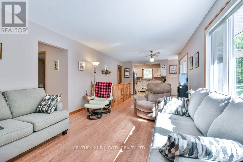 1059 Birchcliffe Crescent, Severn, Ontario  L3V 0W1 - Photo 12 - S12453989