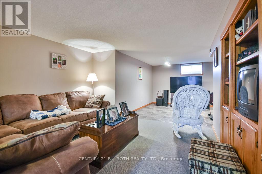 1059 Birchcliffe Crescent, Severn, Ontario  L3V 0W1 - Photo 22 - S12453989
