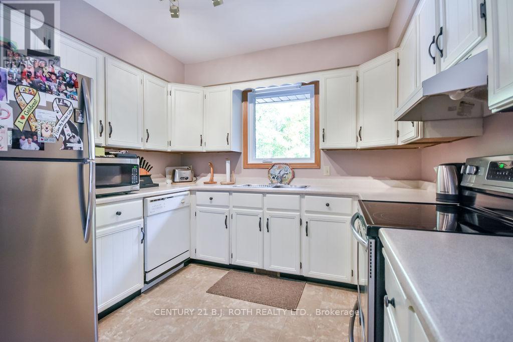 1059 Birchcliffe Crescent, Severn, Ontario  L3V 0W1 - Photo 9 - S12453989