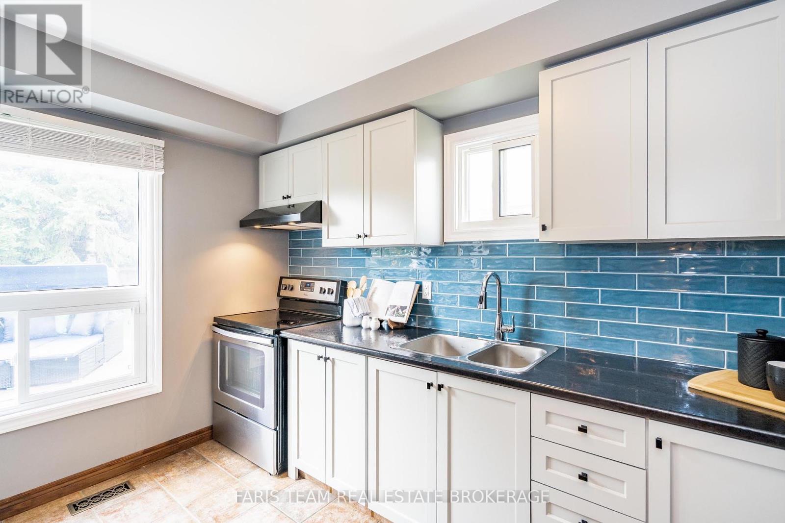 230 Kozlov Street, Barrie (West Bayfield), Ontario  L4N 7H6 - Photo 4 - S12454027