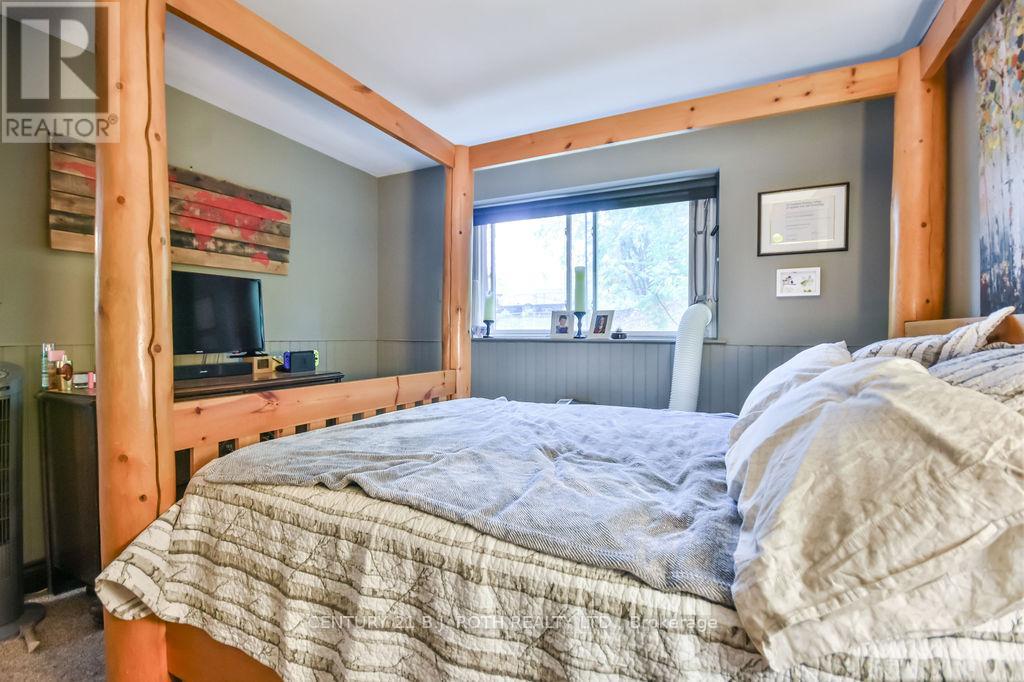 33 Iroquois Ridge, Oro-Medonte (Sugarbush), Ontario  L0K 1E0 - Photo 12 - S12454059