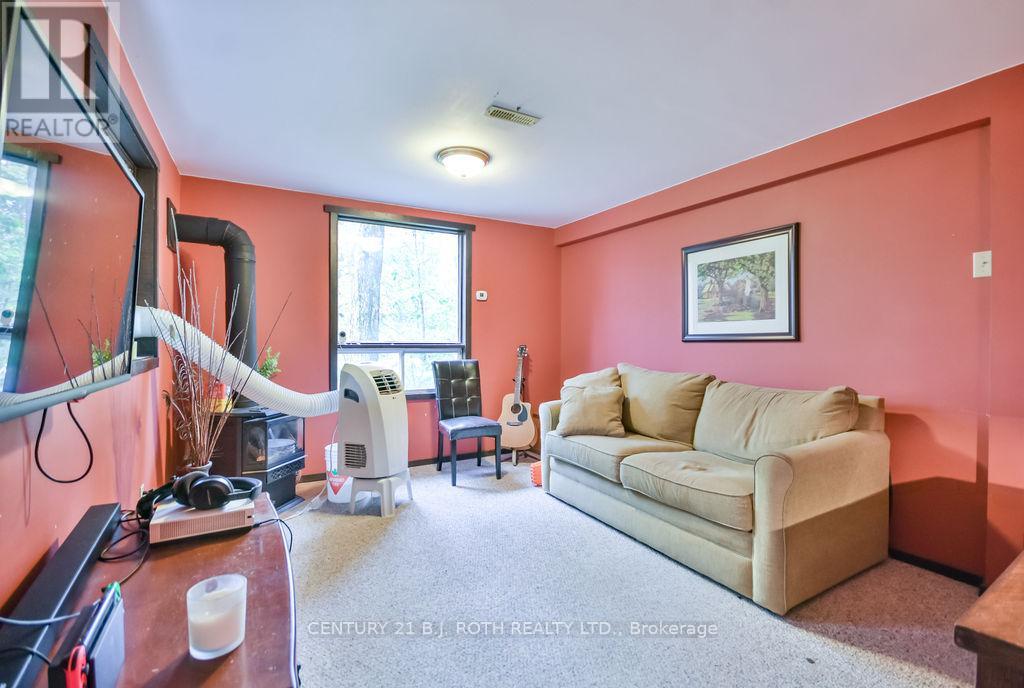 33 Iroquois Ridge, Oro-Medonte (Sugarbush), Ontario  L0K 1E0 - Photo 21 - S12454059