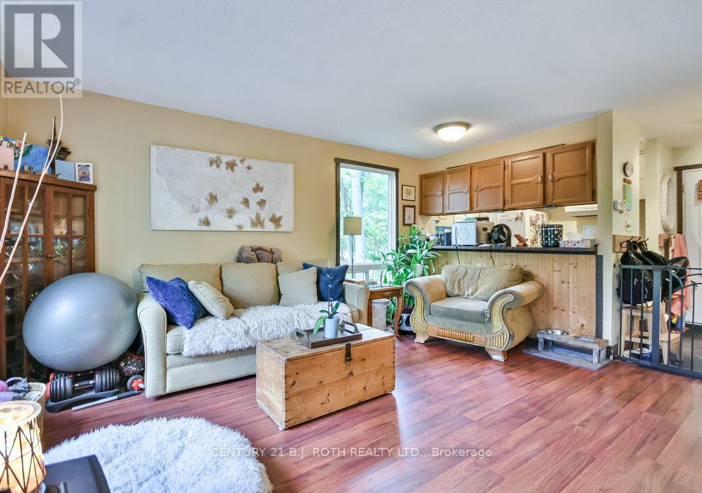 33 Iroquois Ridge, Oro-Medonte (Sugarbush), Ontario  L0K 1E0 - Photo 5 - S12454059