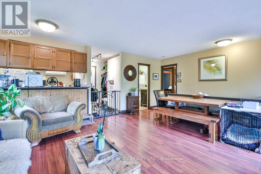 33 Iroquois Ridge, Oro-Medonte (Sugarbush), Ontario  L0K 1E0 - Photo 6 - S12454059