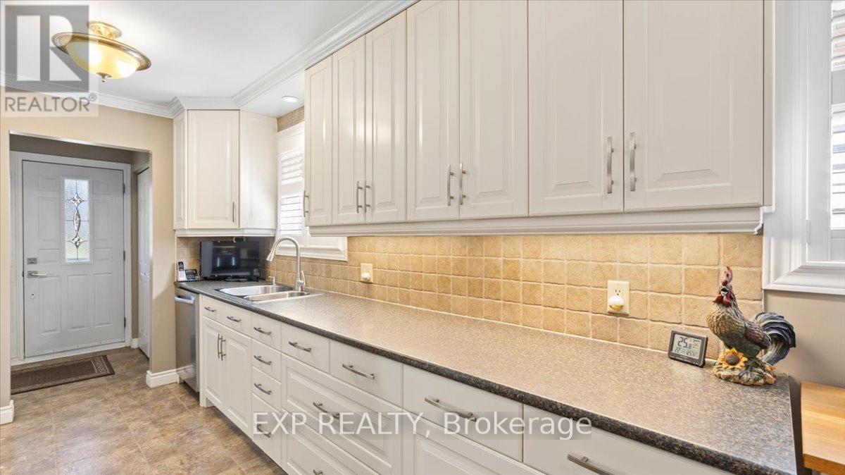 1452 Oneida Court, Oshawa, Ontario L1G 4M6 - Photo 10 - E12454157