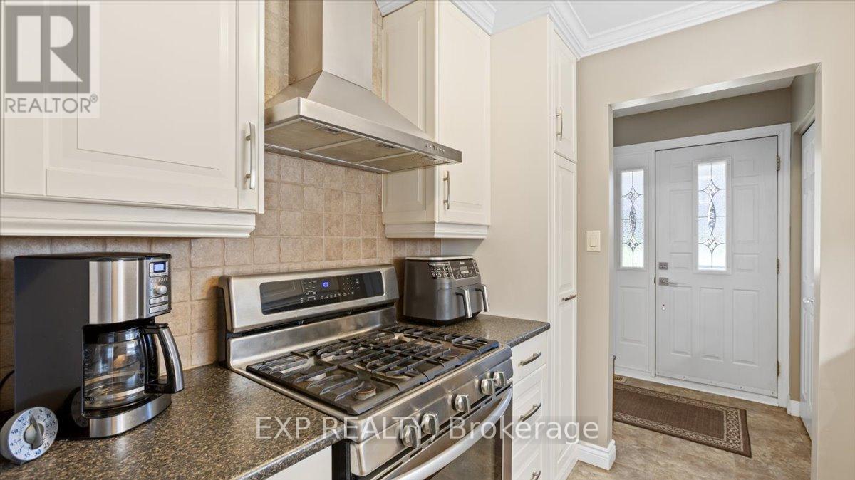 1452 Oneida Court, Oshawa, Ontario L1G 4M6 - Photo 9 - E12454157