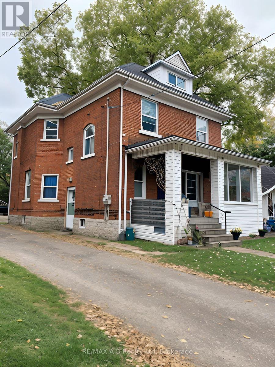93 Douro Street, Stratford, Ontario  N5A 3R4 - Photo 1 - X12454155