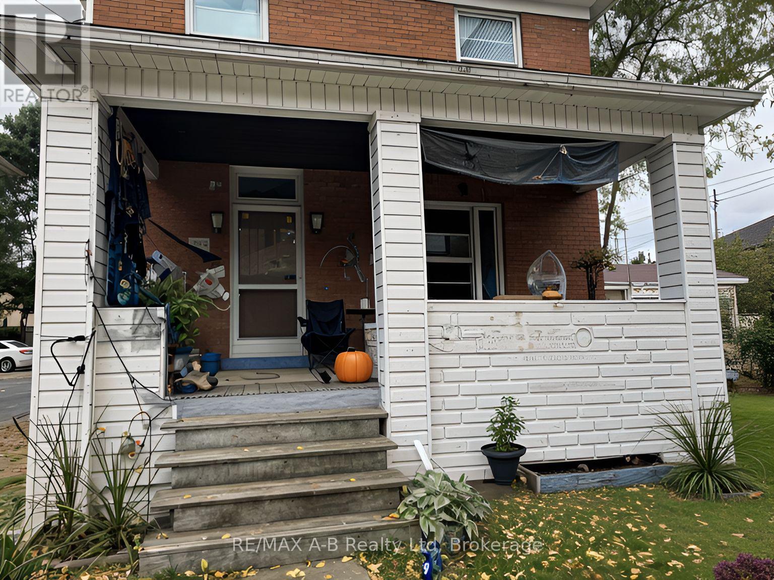 93 Douro Street, Stratford, Ontario  N5A 3R4 - Photo 17 - X12454155