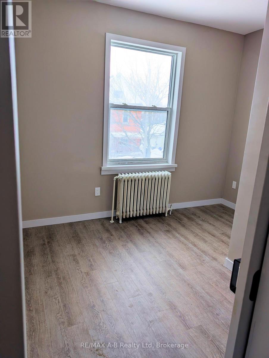 93 Douro Street, Stratford, Ontario  N5A 3R4 - Photo 6 - X12454155