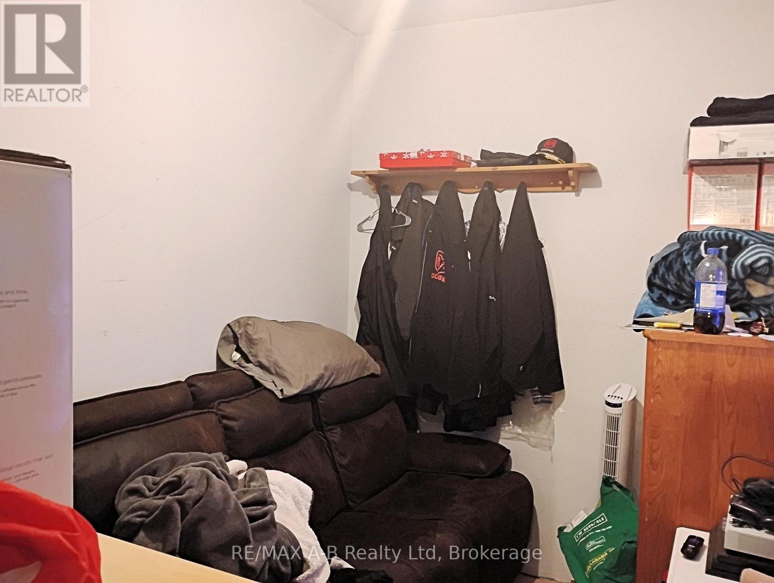 93 Douro Street, Stratford, Ontario  N5A 3R4 - Photo 7 - X12454155