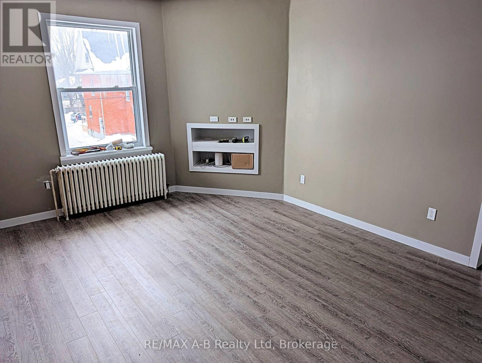 93 Douro Street, Stratford, Ontario  N5A 3R4 - Photo 8 - X12454155