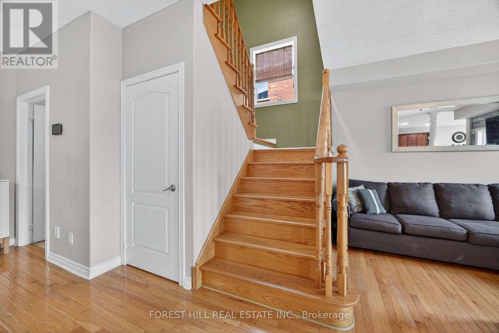 31 Connaught Lane, Barrie, Ontario  L4M 0A6 - Photo 16 - S12408138