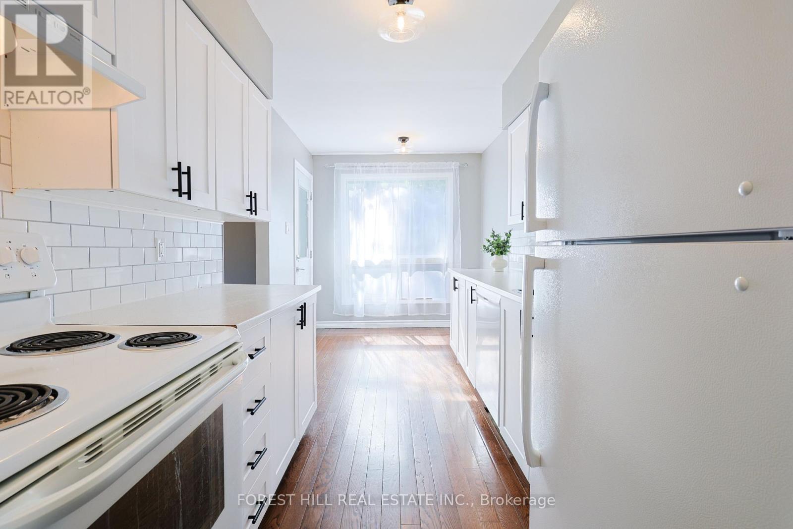 228 Cavana Street, Midland, Ontario  L4R 4C1 - Photo 4 - S12416715