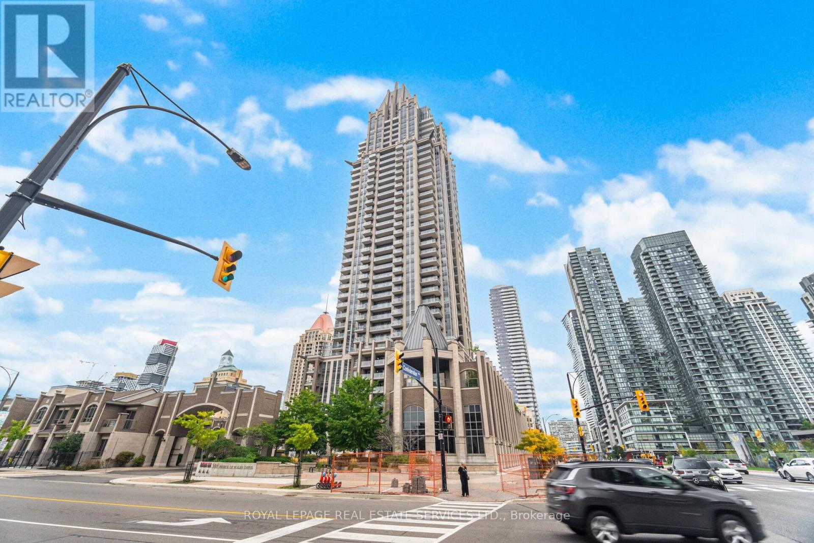 <div class="slider-price">$399,000</div><p>2807 - 388 Prince Of Wales Drive, Mississauga, Ontario</p>