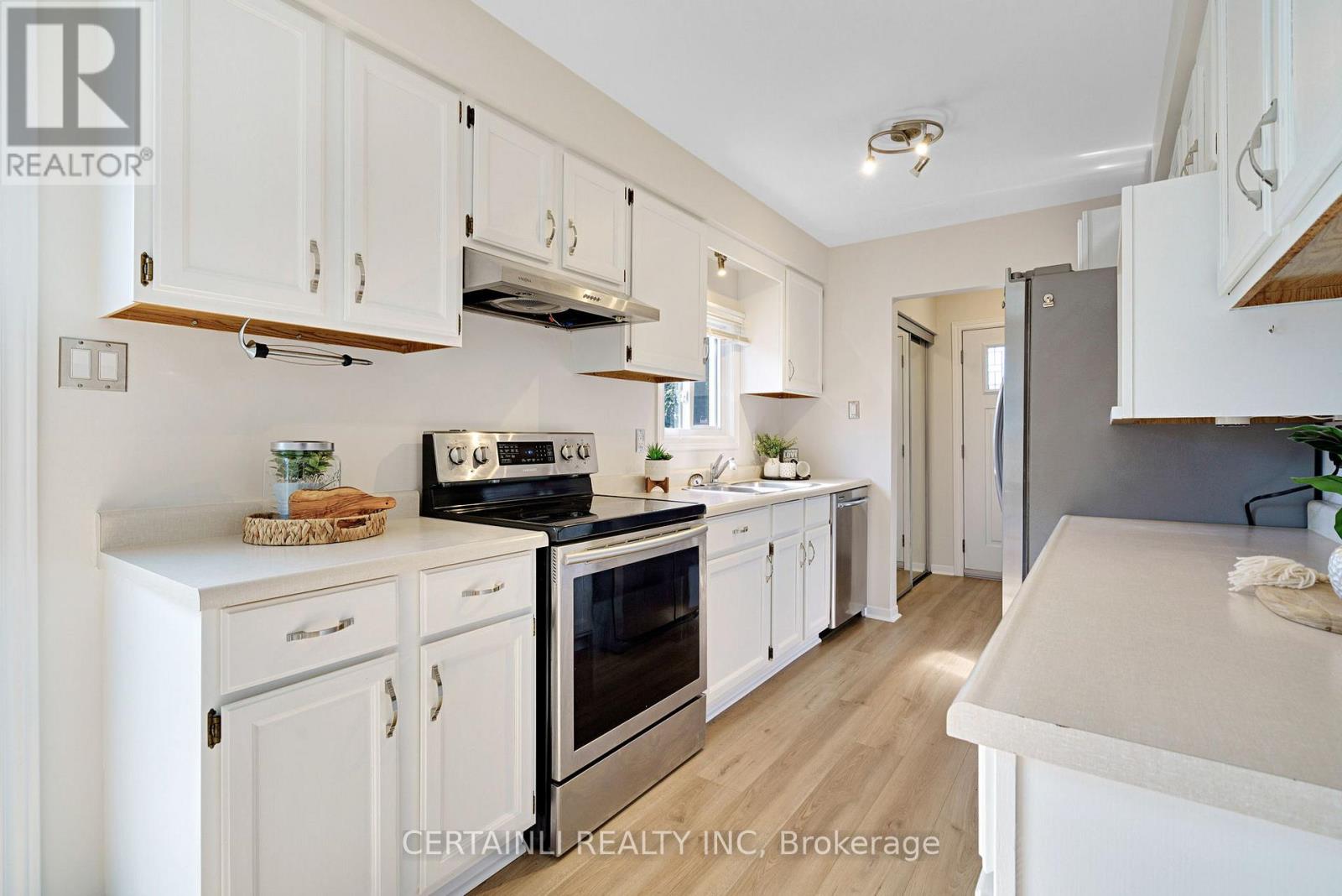 108 Sundridge Crescent, London South (South T), Ontario  N5Z 4R7 - Photo 13 - X12454122