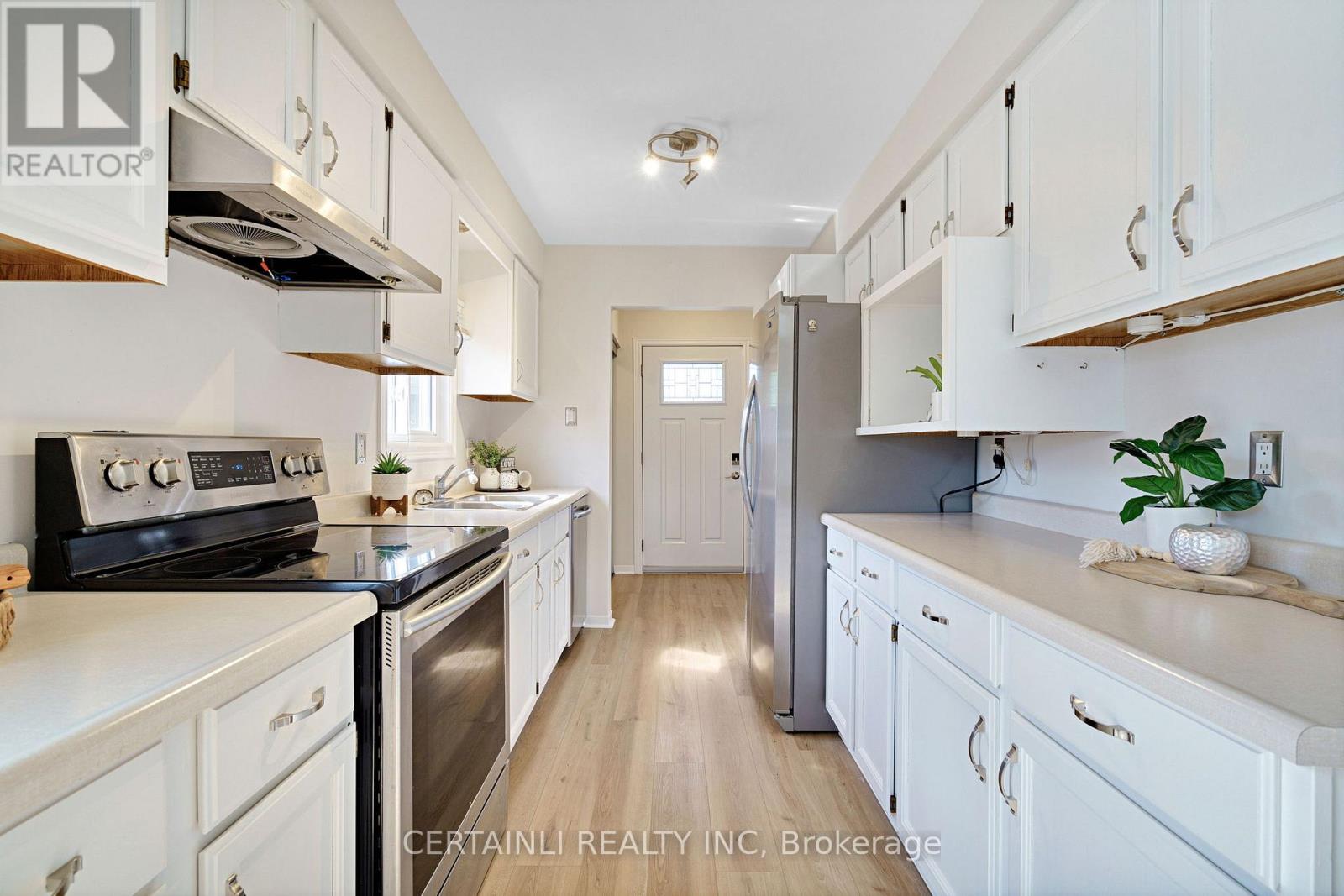 108 Sundridge Crescent, London South (South T), Ontario  N5Z 4R7 - Photo 14 - X12454122